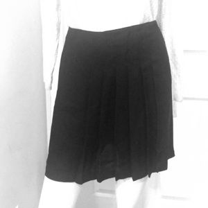 Black pleated skirt excellent quality pleated in front mini sz 8 Mevisto Vintage
